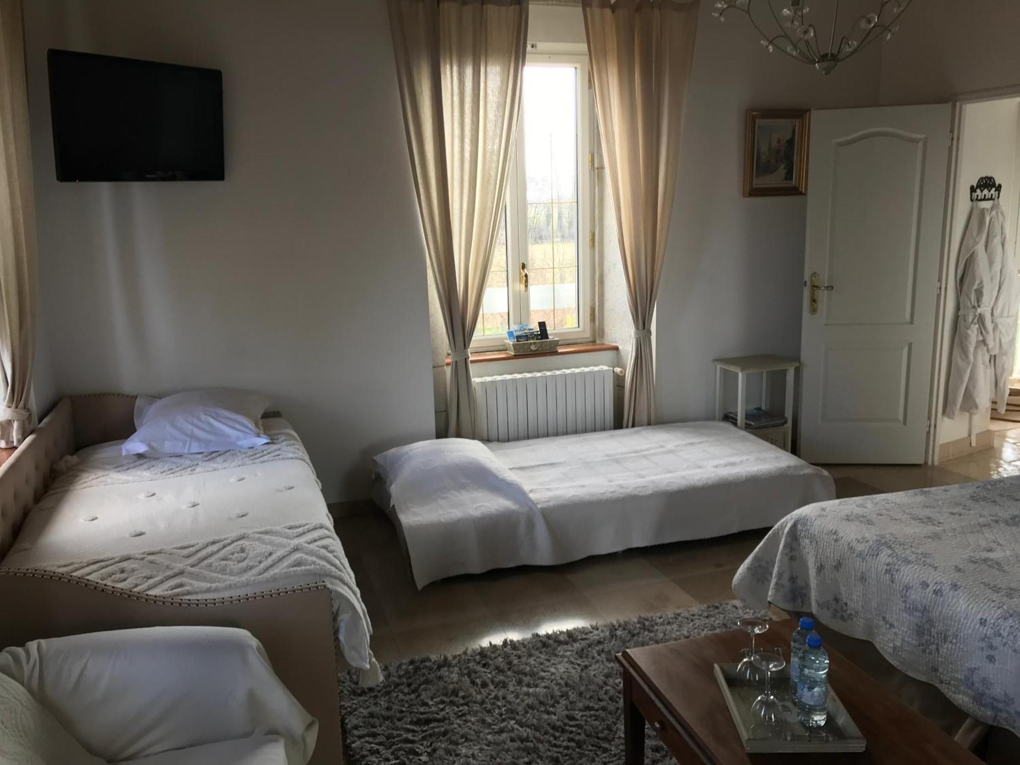 Bed and Breakfast Domaine Du Manoir Les Avenières Zewnętrze zdjęcie